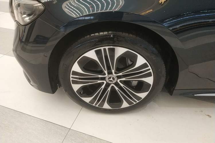 Used Mercedes-Benz E-Class New Energy 2024 E 350 e L Plug-in Hybrid Sports Sedan
