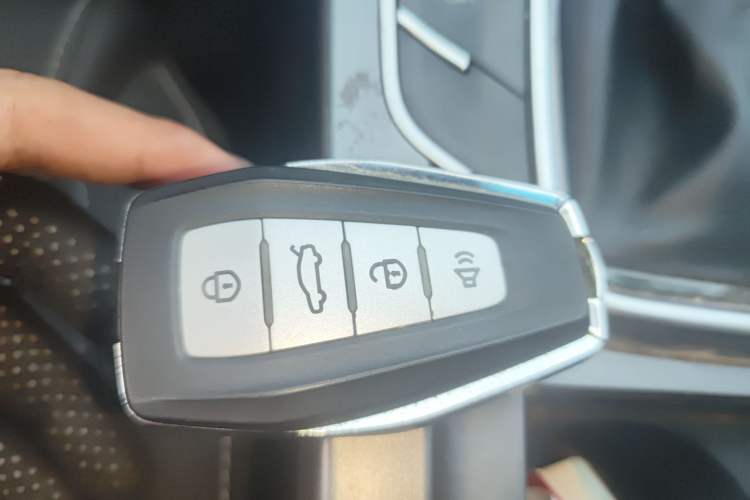 Used Geely Auto Emgrand 2019 Leading Edition 1.5L CVT Luxury Model China VI Standard
