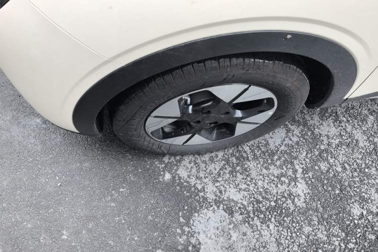 Used Geely Galaxy Geome 2025 UP 410km Exploration Edition Left Front Wheel Hub