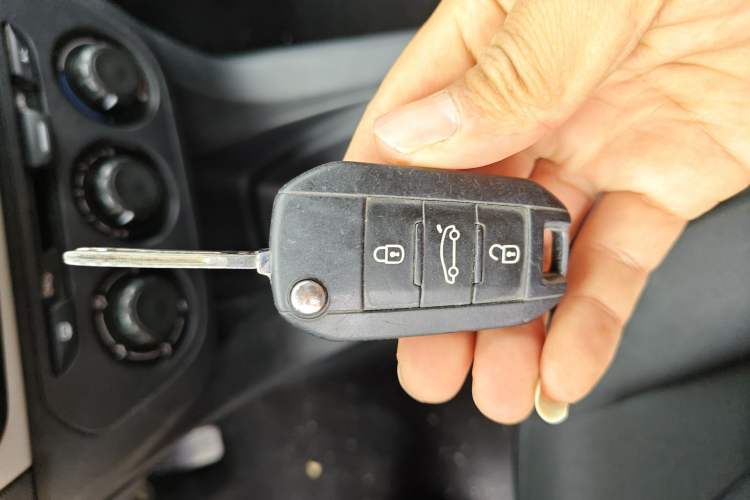 Used Peugeot 301 2014 1.6L Manual Comfort Edition
