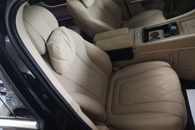 Used Hima AITO M9 2024 Range-Extended Ultra Version 52 kWh 6-Seater Model Right Front Seat