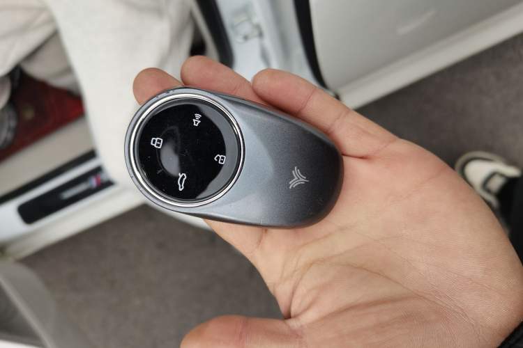 Used NETA S 2022 All-Electric 715 km Range Rear-Drive Deluxe Version Vehicle Key