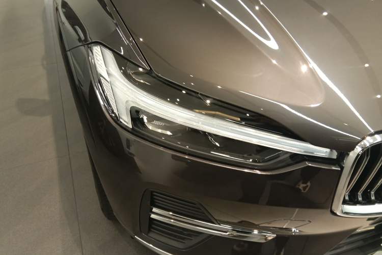 Used Volvo XC60 2023 B5 4x4 Smart Luxury Edition Right Front Headlight