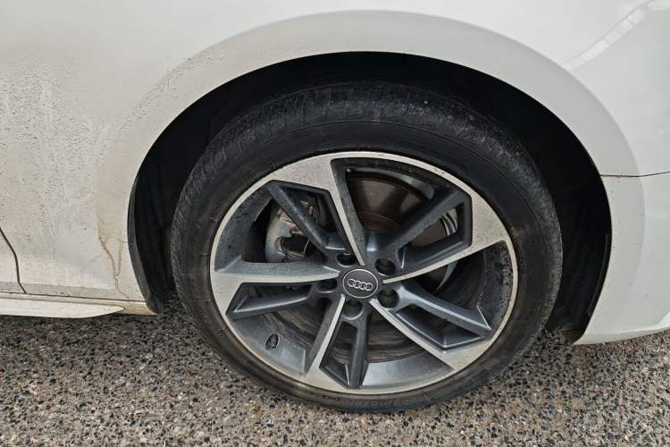 Used Audi A4L 2018 30th Anniversary Edition 40 TFSI Trendy Model Right Front Wheel Hub