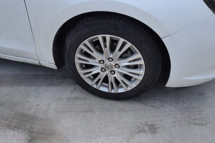 Used Buick GT 2015 15N Automatic Elite Version Right Front Wheel Hub