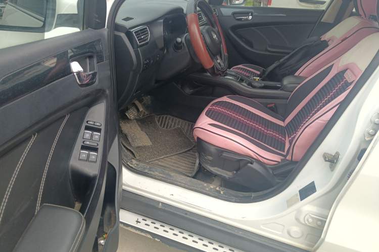 Used Dongfeng Fengon 580 2017 Revised Version 1.5T CVT Luxury Edition Driver Seat