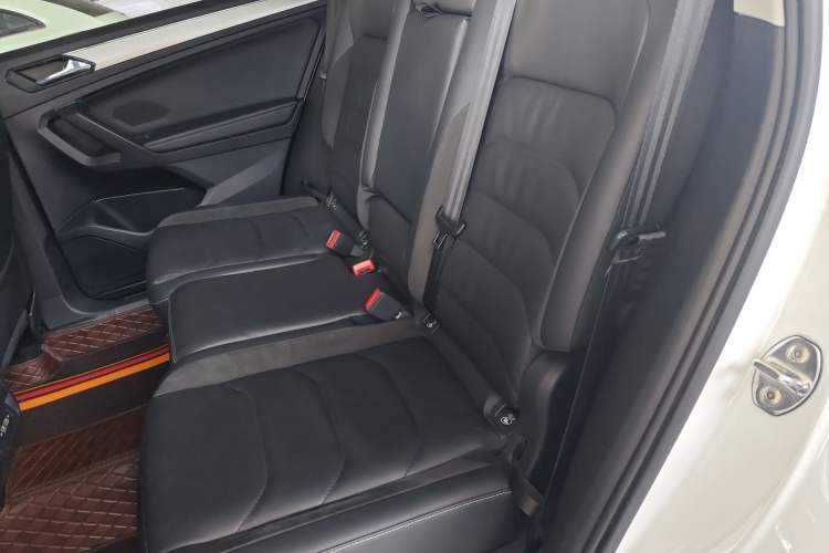 Used Volkswagen Tiguan L 2019 330TSI Automatic Two-Wheel Drive Smart Luxury Version China VI Standard
