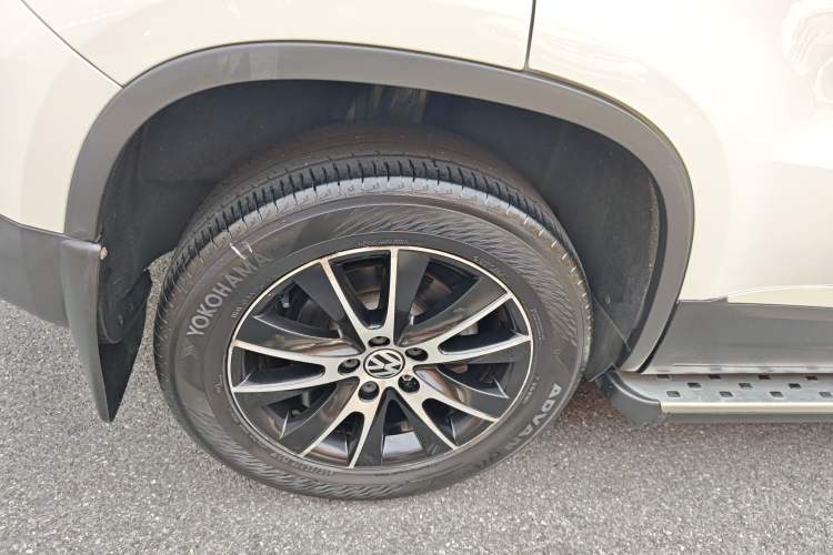 Used Volkswagen Tiguan 2015 1.8TSI Automatic Two-Wheel Drive Luxury Model