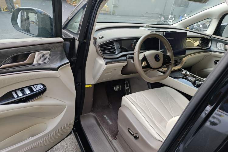 Used Denza D9 2023 DM-i 965 Luxury Model
