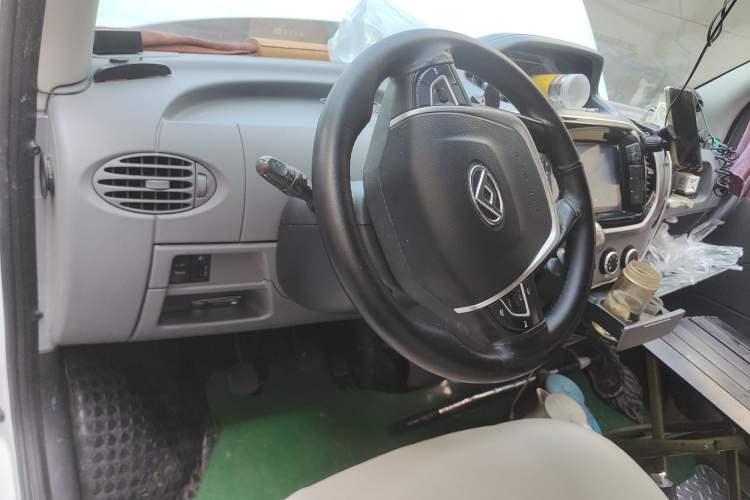 Used SAIC MAXUS Xintu V80 2021 2.0T PLUS Manual All-Around King Short Wheelbase Mid-Roof Variant—5/6/7/8/9-Seater
