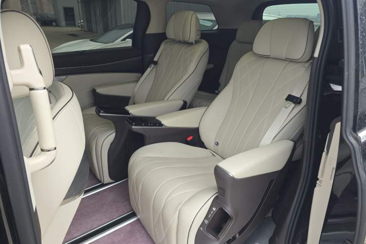 Used Denza D9 2024 DM-i 1050 Luxury Model Left Rear Seat