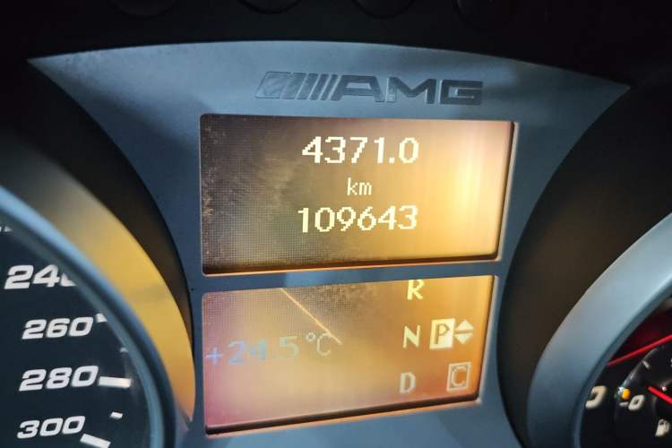 Used Mercedes-Benz M-Class AMG 2011 AMG ML 63 Odometer Close Up