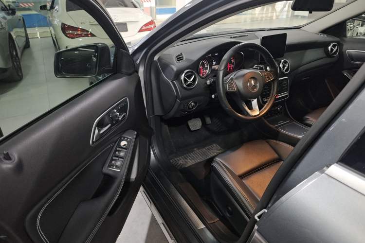 Used Mercedes-Benz GLA 2017 GLA 220 4MATIC Fashion Model
