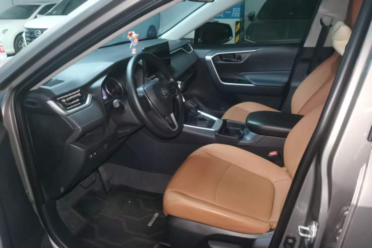 Used Toyota RAV4 2024 2.0L CVT Two-Wheel Drive Urban Edition Driver Seat