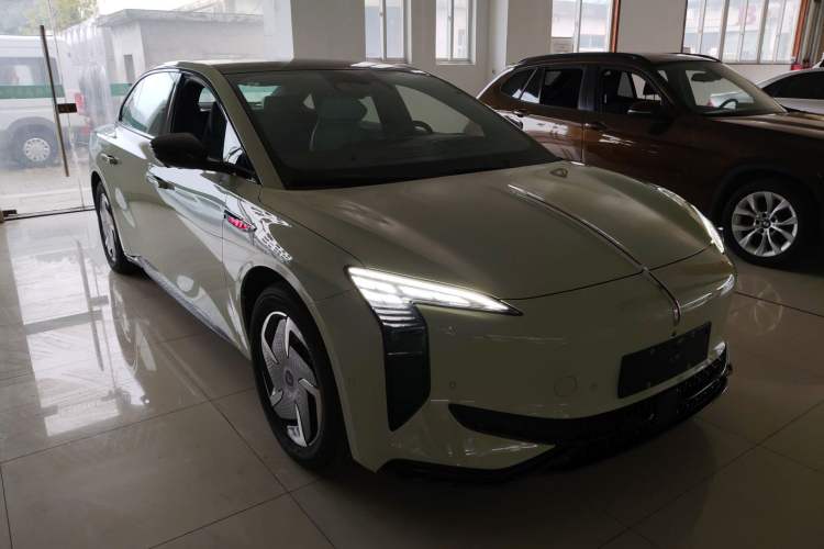 Used Hongqi EH7 2025 690 Smart Selection Edition
