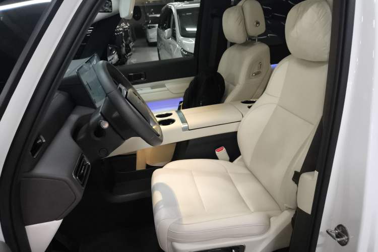 Used Li Auto MEGA 2024 Ultra Model
