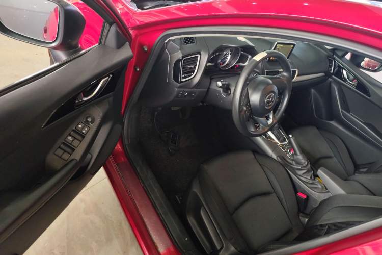 Used Mazda 3 Axela 2014 Sedan 1.5L Automatic Luxury Model