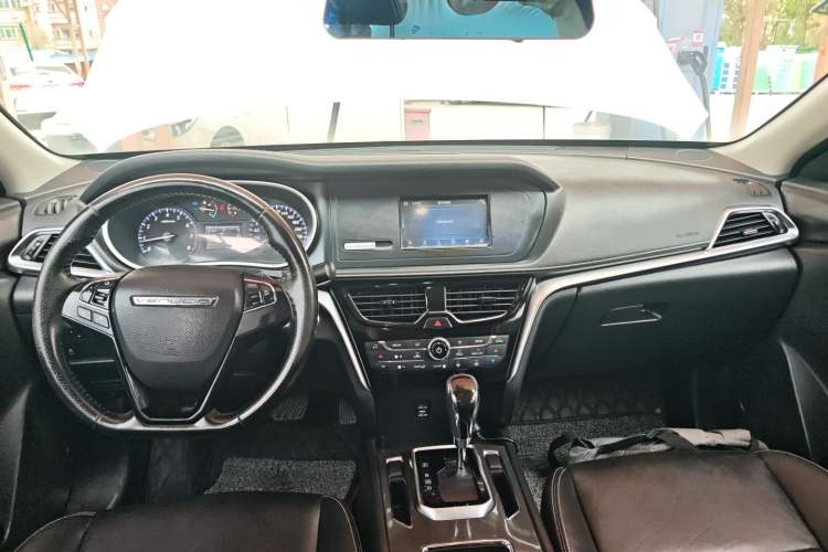 Used Venucia T90 2017 2.0L CVT Smart Edition Center Console