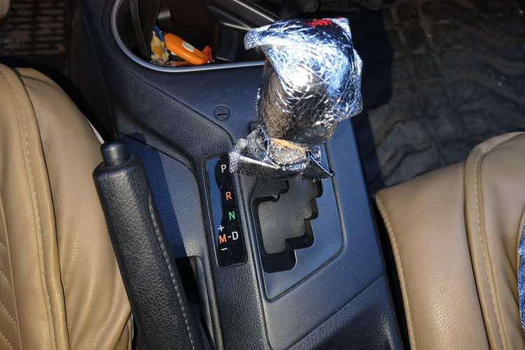 Used Toyota RAV4 2016 2.0L CVT Two-Wheel Drive Fashion Edition China V Standard Gear Lever