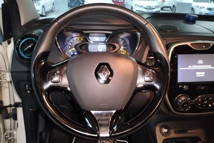 Used Renault Captur 2015 1.2T Automatic Comfort Edition Steering Wheel