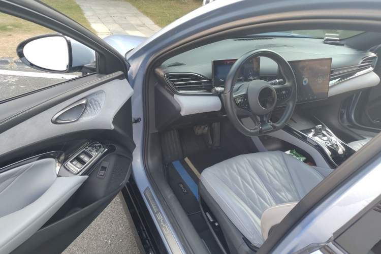 Used BYD Seal 2022 550 km Standard Range Rear-Wheel Drive Prestige Version Driver Seat