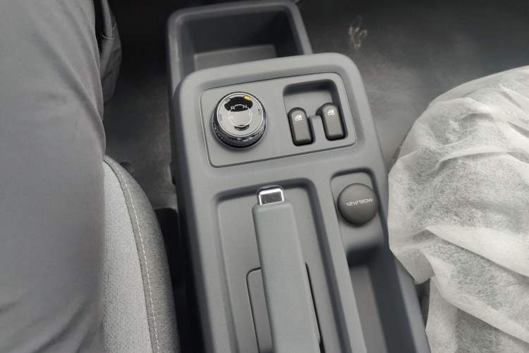 Used Wuling Yangguang 2025 Model 400km Bus Edition—Comfort Edition
