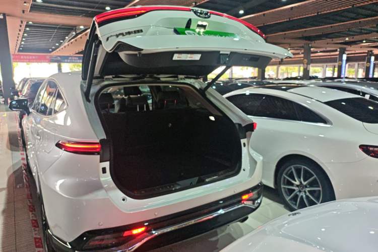 Used Toyota Venza 2023 2.0L CVT Two-Wheel Drive Prestige Version Trunk