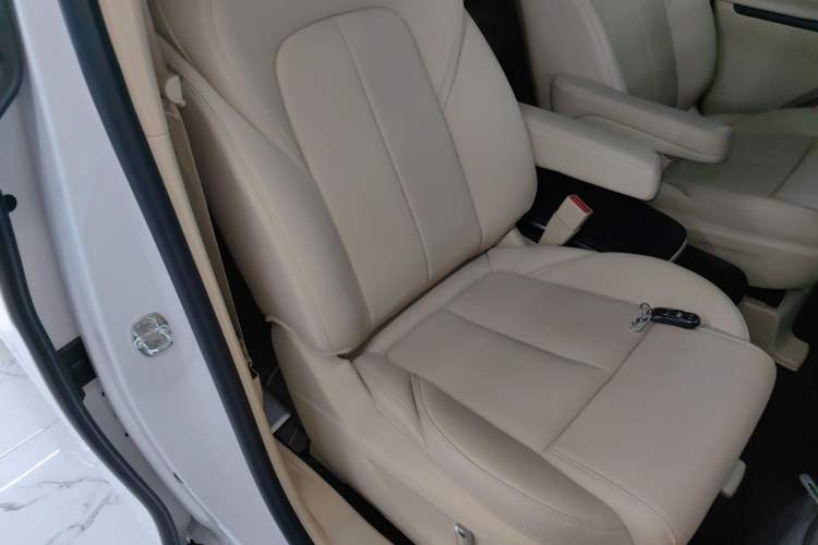 Used Buick GL8 2023 ES Lu Zun Deluxe Model