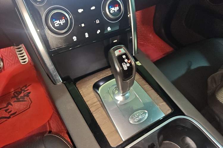 Used Land Rover Discovery Sport 2020 249 PS R-Dynamic Performance Edition Gear Lever