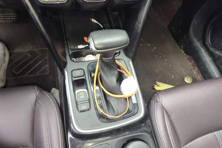 Used GAC Trumpchi GS4 2018 235T Automatic Two-Wheel Drive Elite Millionth Anniversary Edition Gear Lever