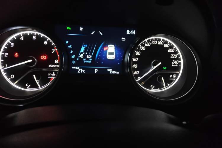 Used Toyota Camry 2023 2.0G Luxury Edition Odometer Close Up