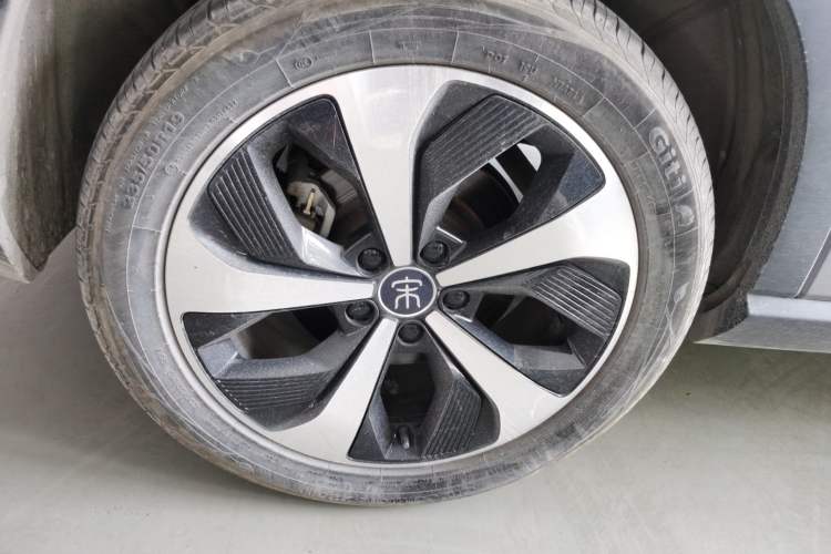 Used BYD Song PLUS New Energy 2021 DM-i 110KM Flagship Model Right Rear Wheel Hub