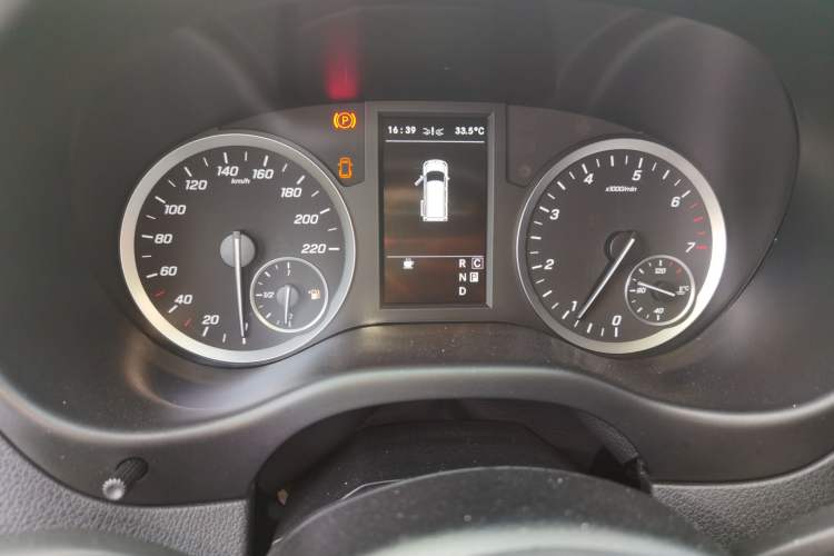 Used Mercedes-Benz Vito 2023 2.0T Business Version 7 Seats Instrument Cluster
