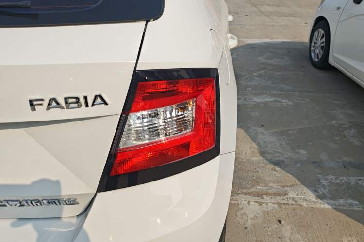 Used Skoda Fabia 2017 1.4L Automatic Car Enjoy Edition
