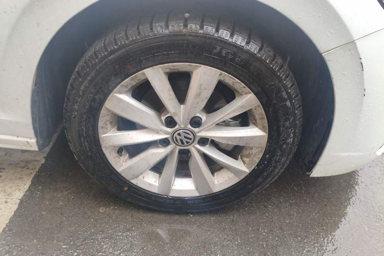 Used Volkswagen Bora 2020 1.5L Automatic Comfort Model Right Front Wheel Hub