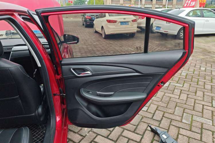 Used Roewe i5 2020 1.5L Automatic 4G Connect Luxury Flagship Edition
