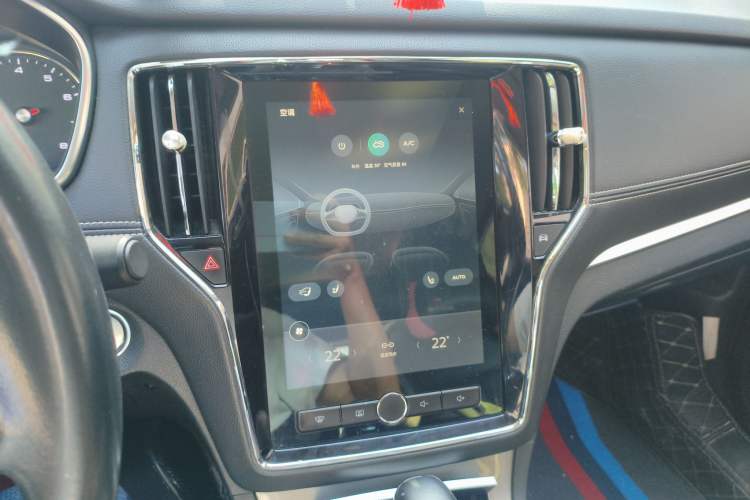 Used Roewe RX5 2016 20T Two-Wheel Drive Automatic Internet Smart Edition
