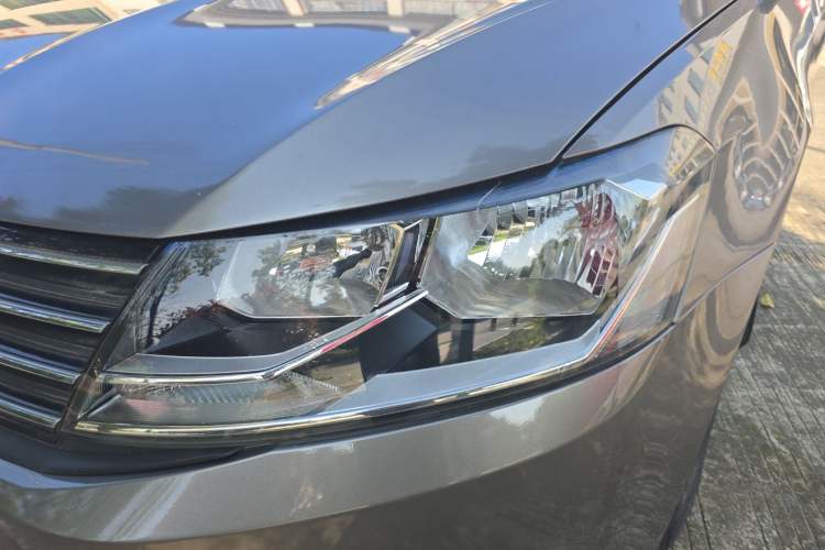 Used Volkswagen Lavida 2015 1.6L Automatic Fashion Edition Left Front Headlight