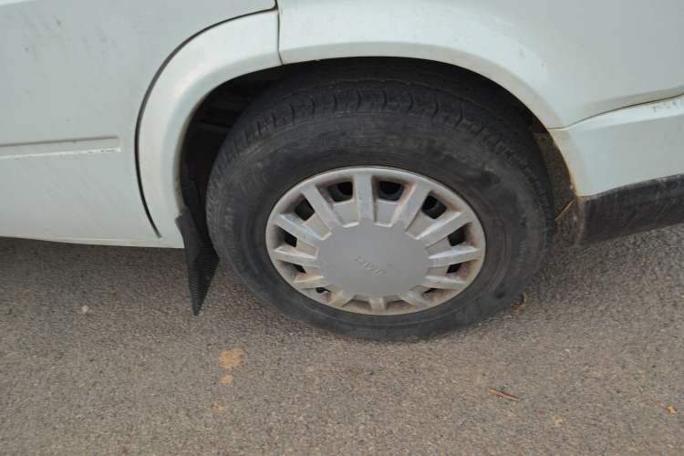 Used JMC Transit 2019 2.8T Commercial Version Short Wheelbase Mid-Roof 6-Seater China VI JX493 Right Front Wheel Hub