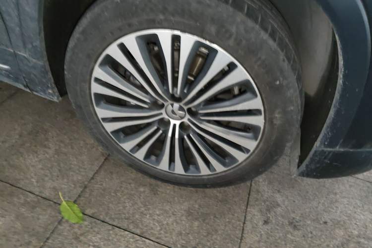 Used Nio EC6 2020 440 km Performance Version Right Front Wheel Hub