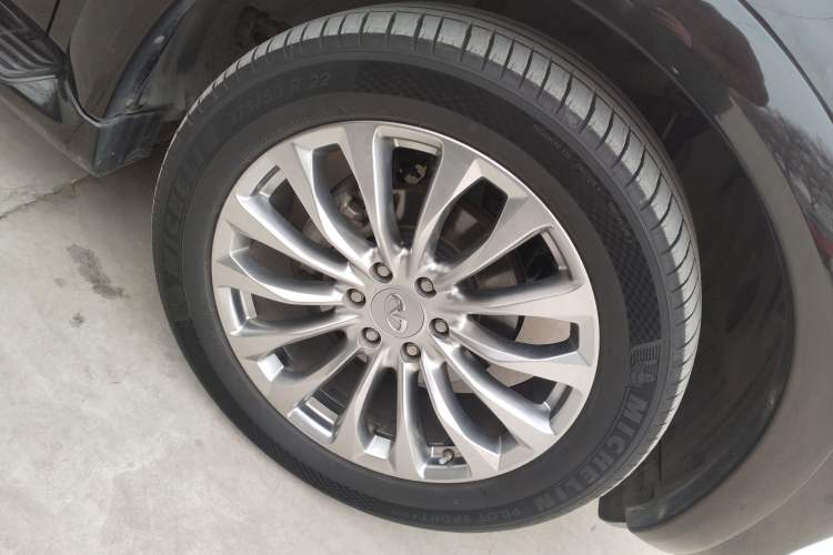 Used Infiniti QX80 2016 5.6L 4WD Right Front Wheel Hub