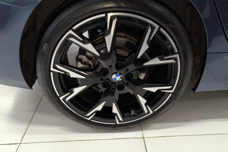 Used BMW 2 Series 2025 225L M Sport Night Edition Package Right Rear Wheel Hub