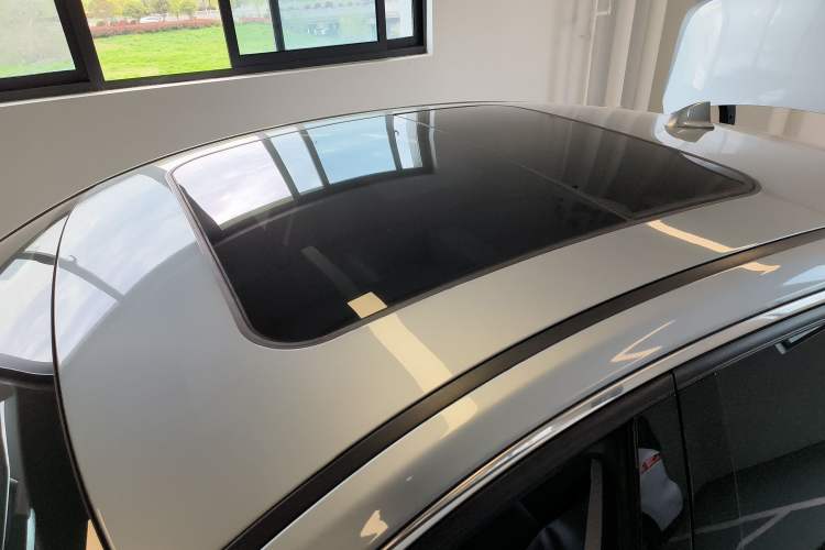 Used Hongqi H5 2020 1.8T Automatic Smart Connect Flagship Edition Roof
