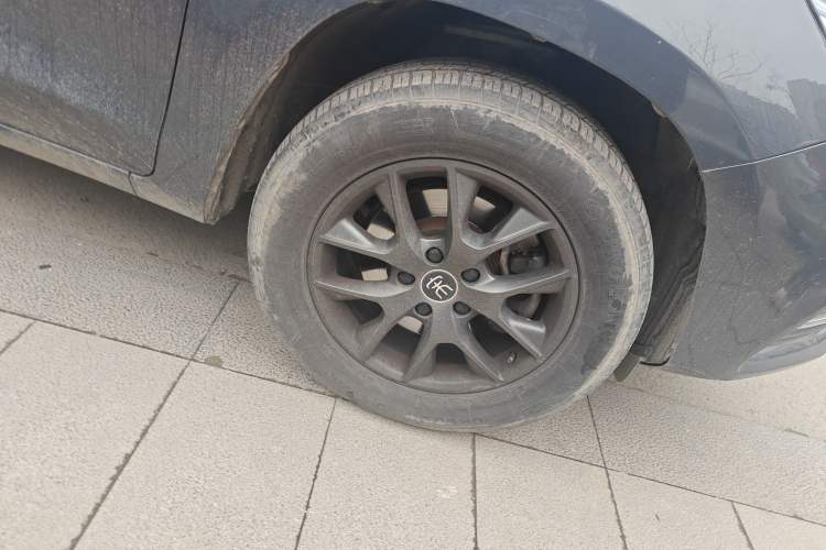 Used BYD Song 2020 Classic Edition 1.5T Automatic Elite Model Right Front Wheel Hub