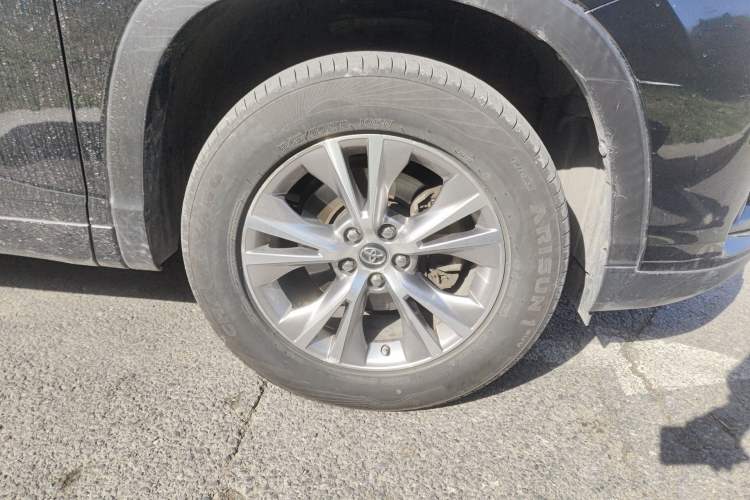 Used Toyota Highlander 2018 2.0T Four-Wheel Drive Elite Edition 7 Seats China VI Standard Right Front Wheel Hub