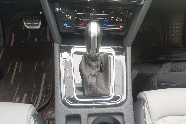 Used Volkswagen Magotan 2023 2 Million Units Limited Edition 330TSI DSG Leading Version