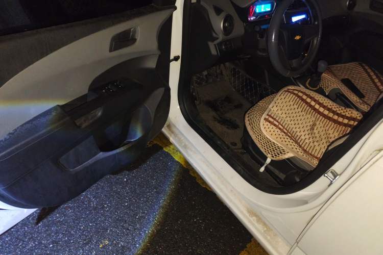 Used Chevrolet Aveo Sonic 2014 Sedan 1.4 SL MT Comfort Edition
