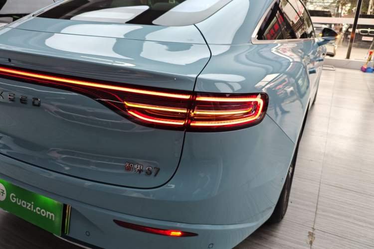 Used Hima Luxeed S7 2025 855 km Max