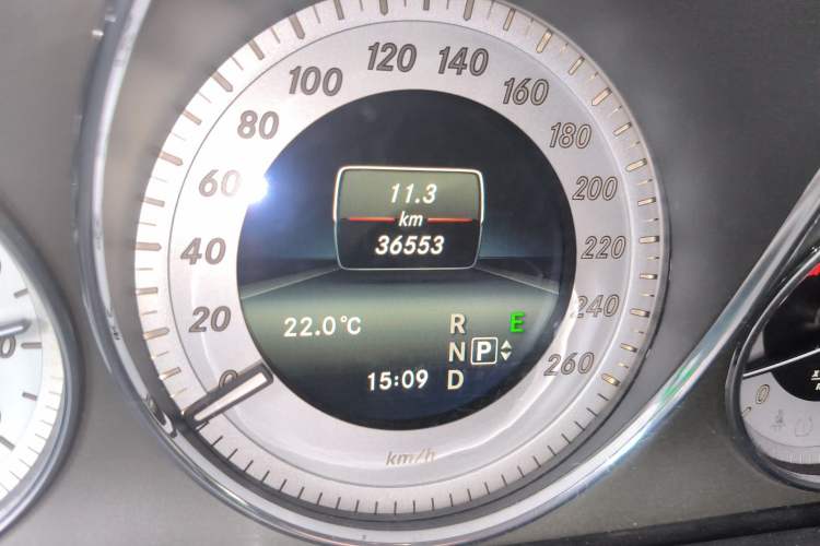 Used Mercedes-Benz GLK-Class 2014 GLK 200 Standard Model Odometer Close Up