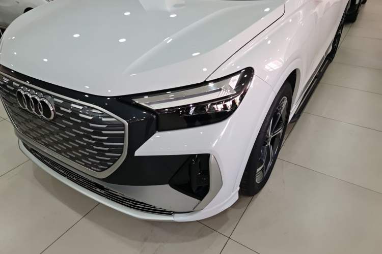 Used Audi Q4 e-tron 2023 50 e-tron quattro Visionary Edition Left Front Headlight